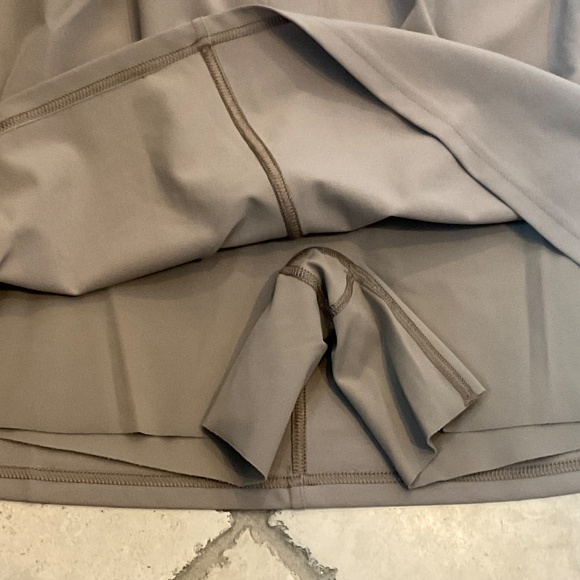 Spanx On The Move Skort, Driftwood brown, built in shorts, size 2X - Picture 5 of 8